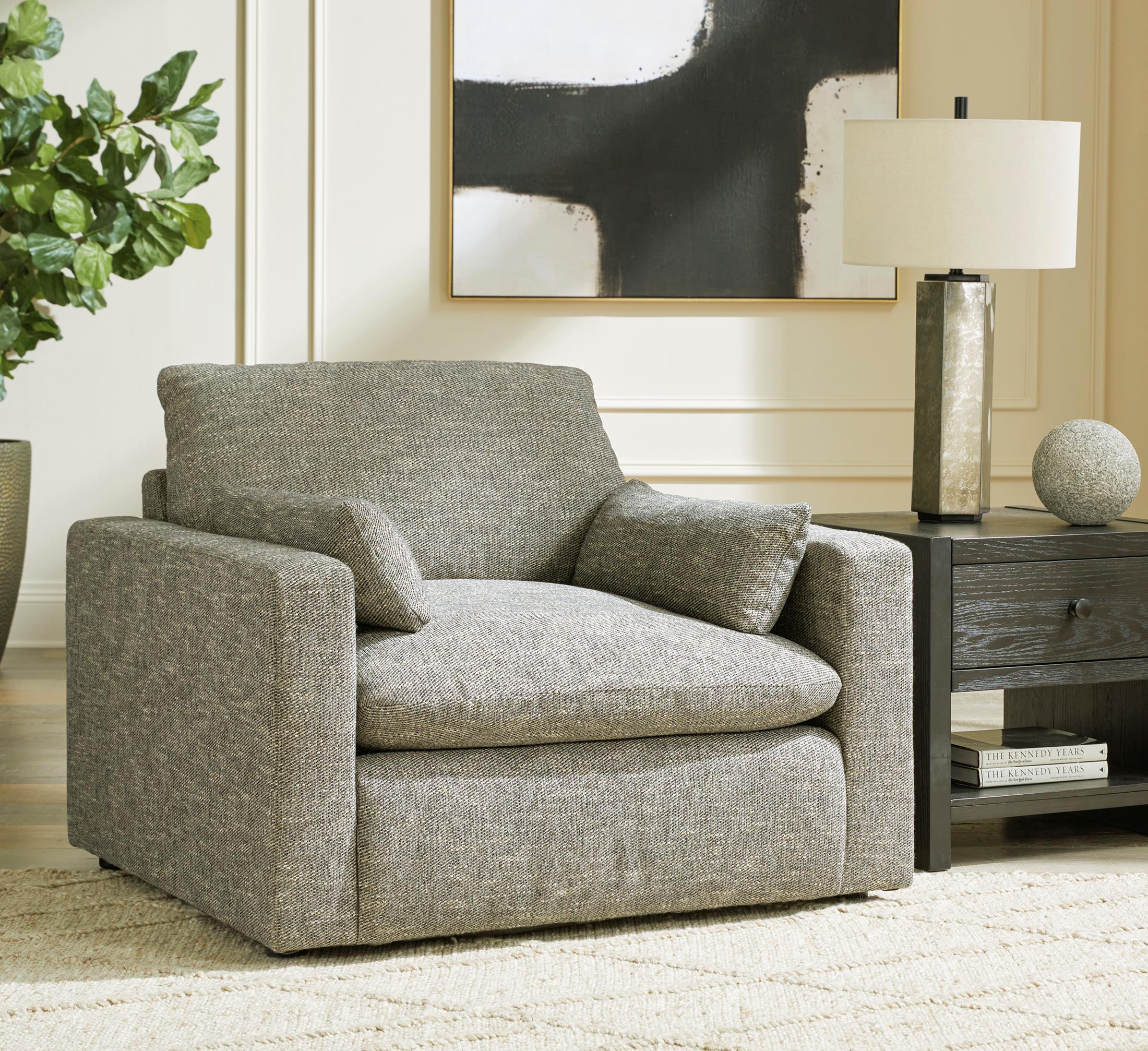Dramatic Oversized Chair - Image 9