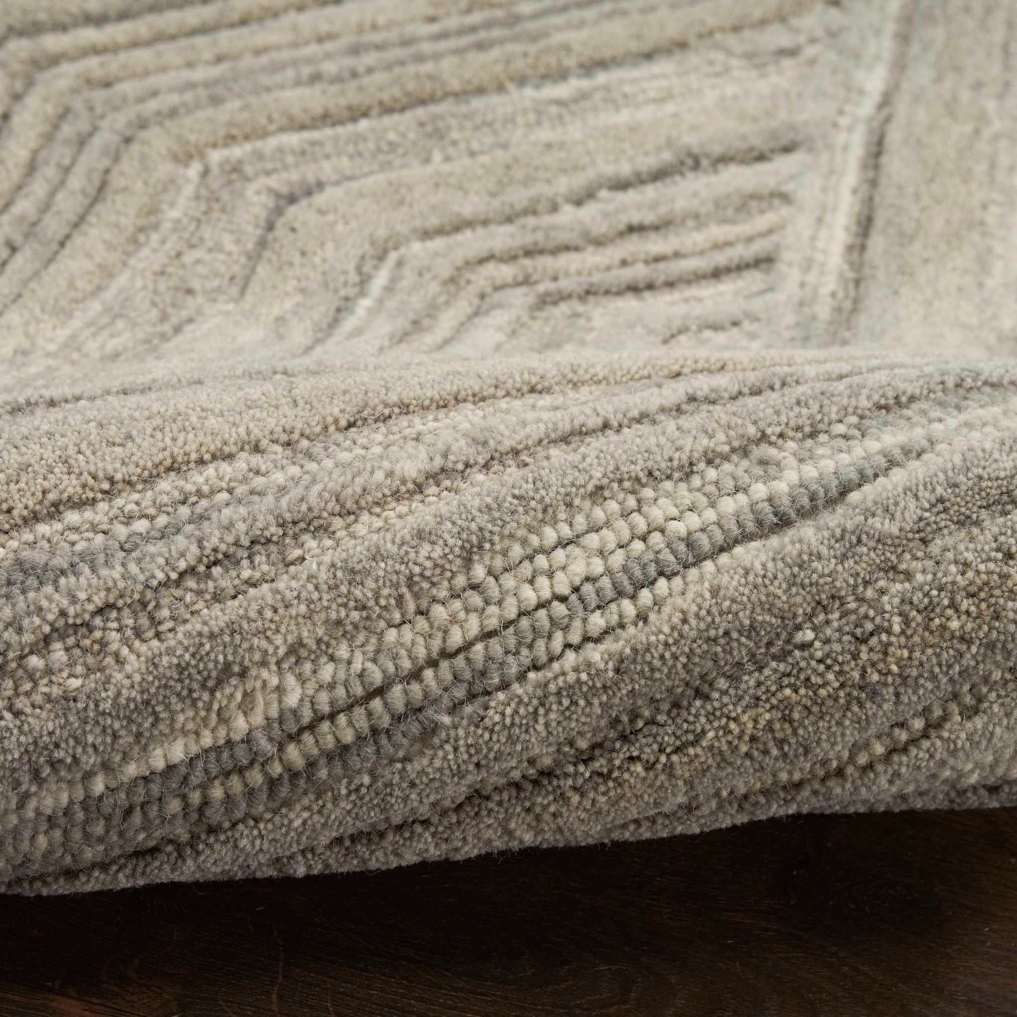 Graceful Patterned Rug - Image 6