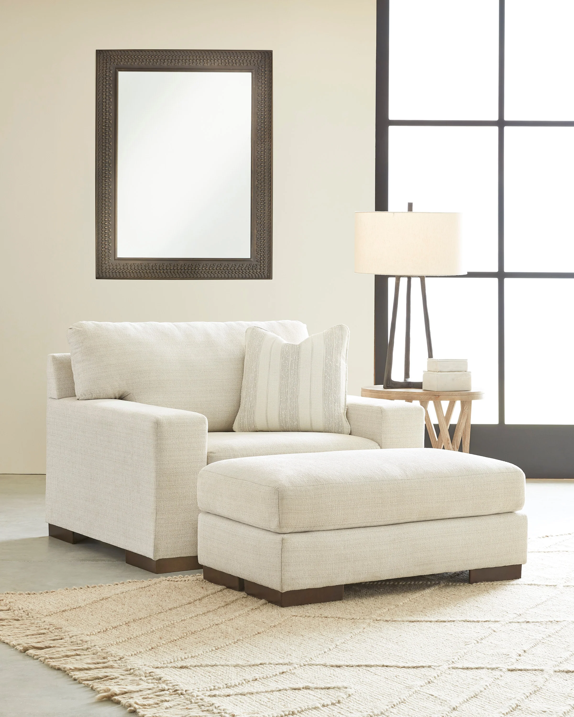 Maggie Oversized Chair - Image 6